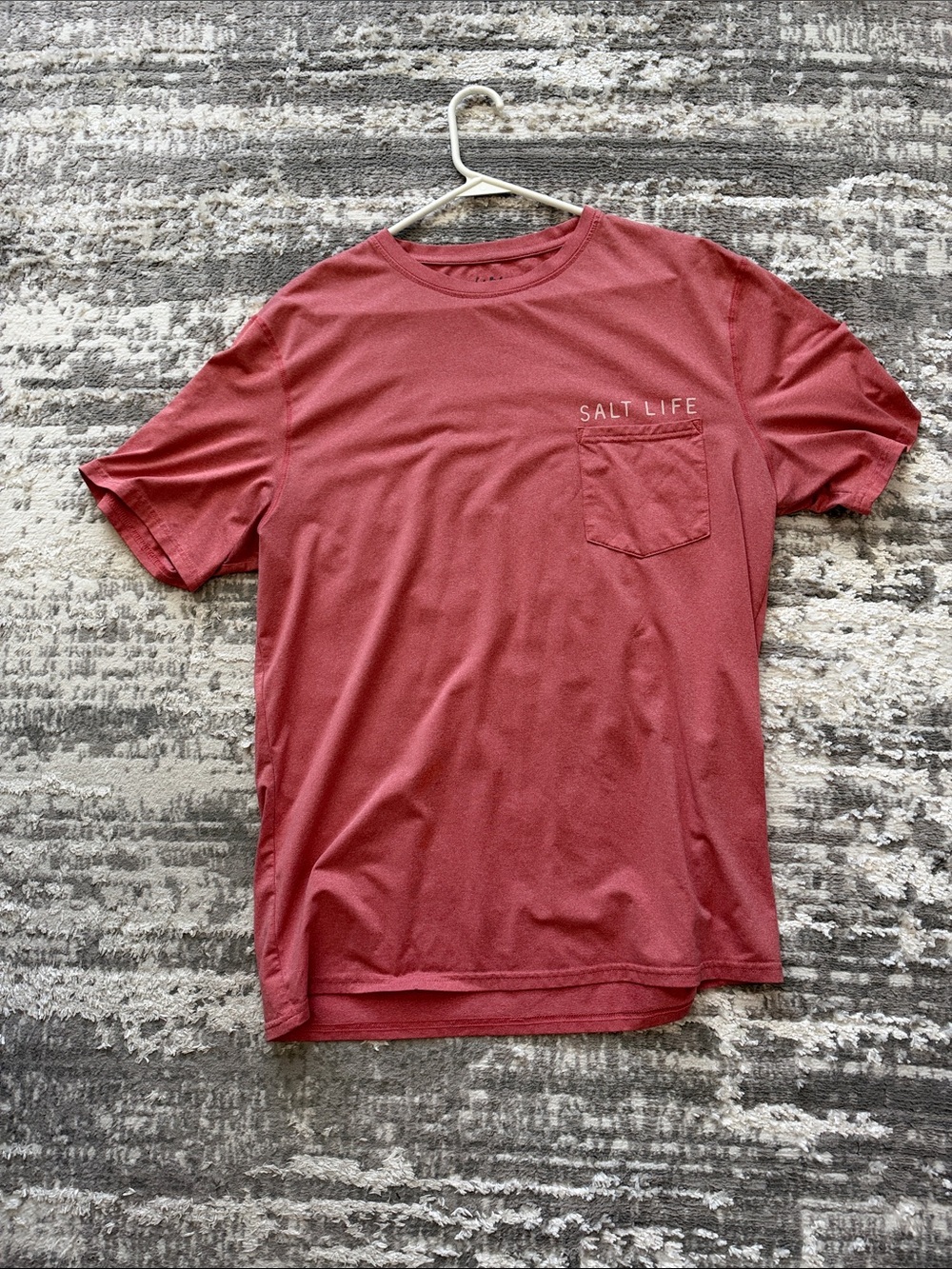Salt Life Men’s Short Sleeve Pocket Tee in Dusty Rose